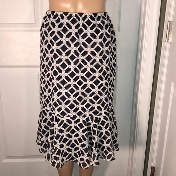 Donna B. Taylor Black & White Skirt. 10 - Picture 4 of 6